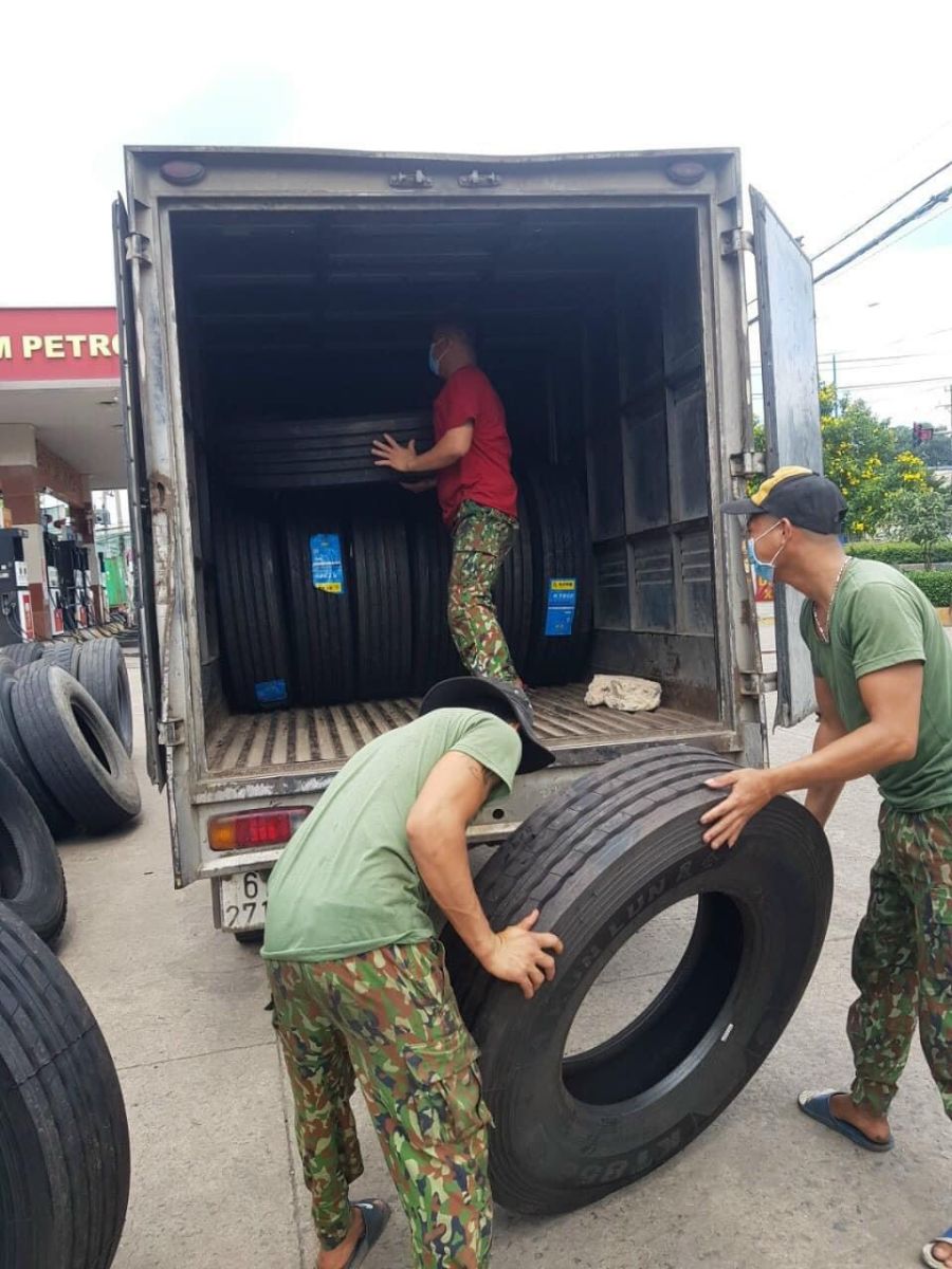 CÁCH BƠM HƠI XE Ô TÔ ĐÚNG CÁCH: HƯỠNG DẪN CHI TIẾT VÀ KIỆU QUẢ